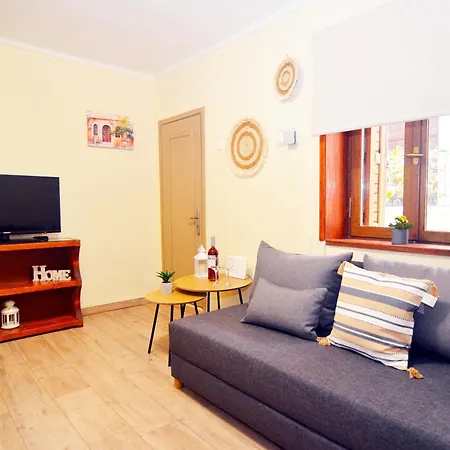 Kostas House, Old Venetian Harbor Chania Apartment *