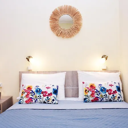 Kostas House, Old Venetian Harbor Chania *