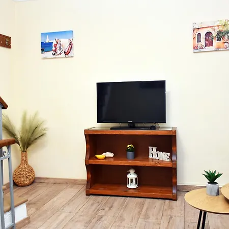 Kostas House, Old Venetian Harbor Chania Apartment *