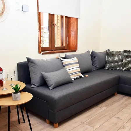 Kostas House, Old Venetian Harbor Chania * ハニア