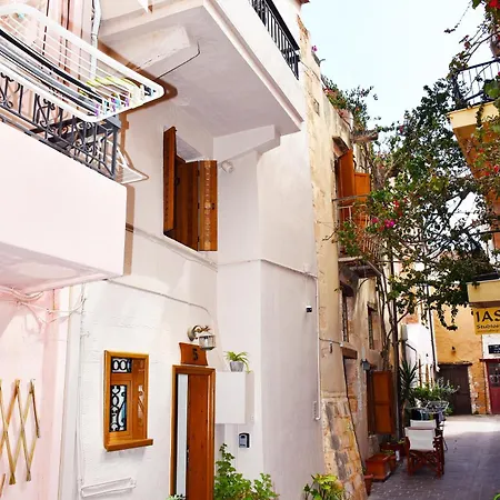 Kostas House, Old Venetian Harbor Chania Apartment *