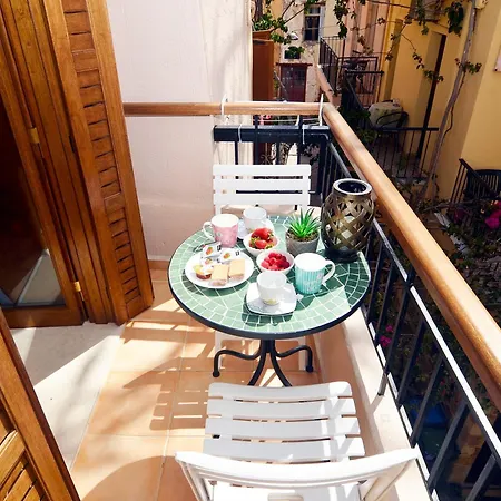 Kostas House, Old Venetian Harbor Chania Apartment *