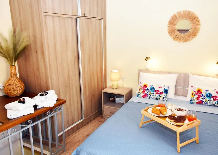 Kostas House, Old Venetian Harbor Chania * La Canea